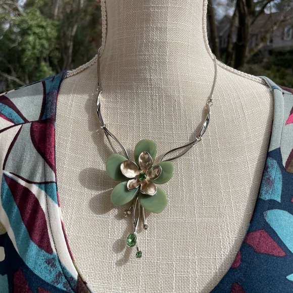NWOT Green Sunshine Floral Necklace & Earrings. Excellent! - Picture 10 of 14